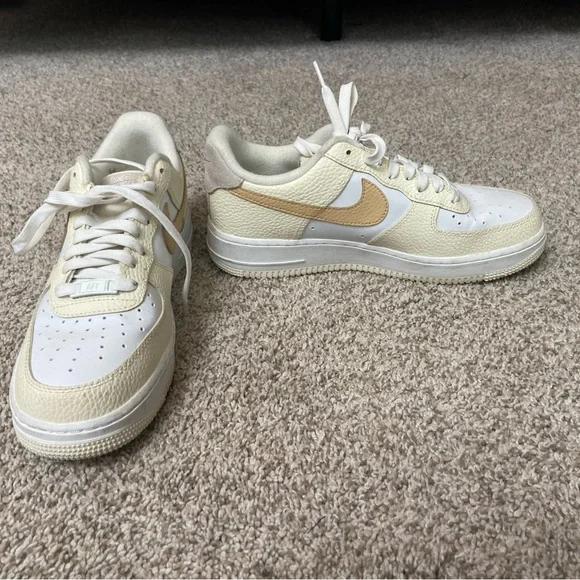 Nike Air Shoes - Picture 3 of 5